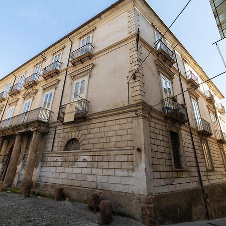 Dimora Storica Giostra Vecchia - Palazzo Grisolia 1809 コゼンツァ エクステリア 写真