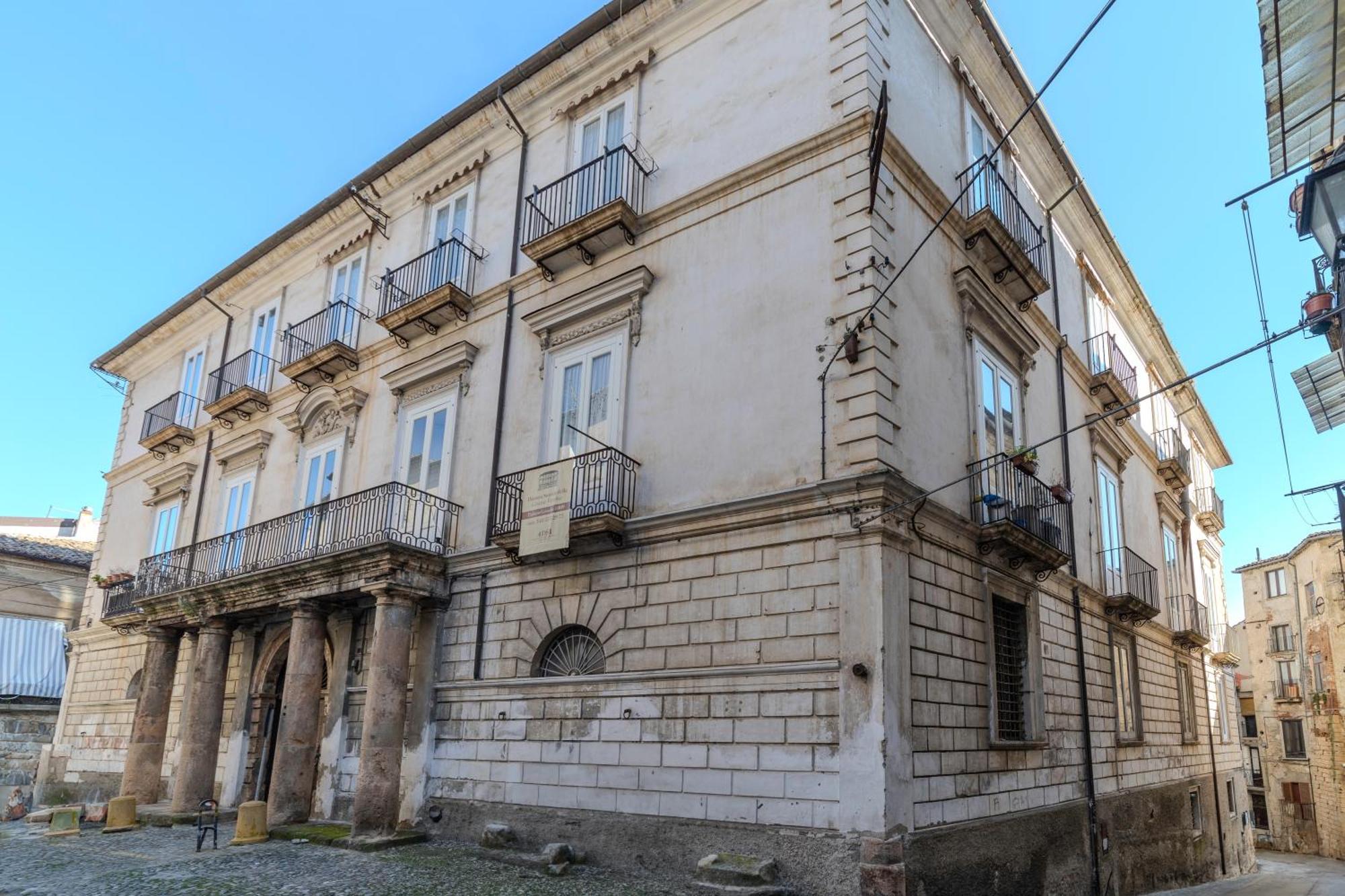 Dimora Storica Giostra Vecchia - Palazzo Grisolia 1809 コゼンツァ エクステリア 写真