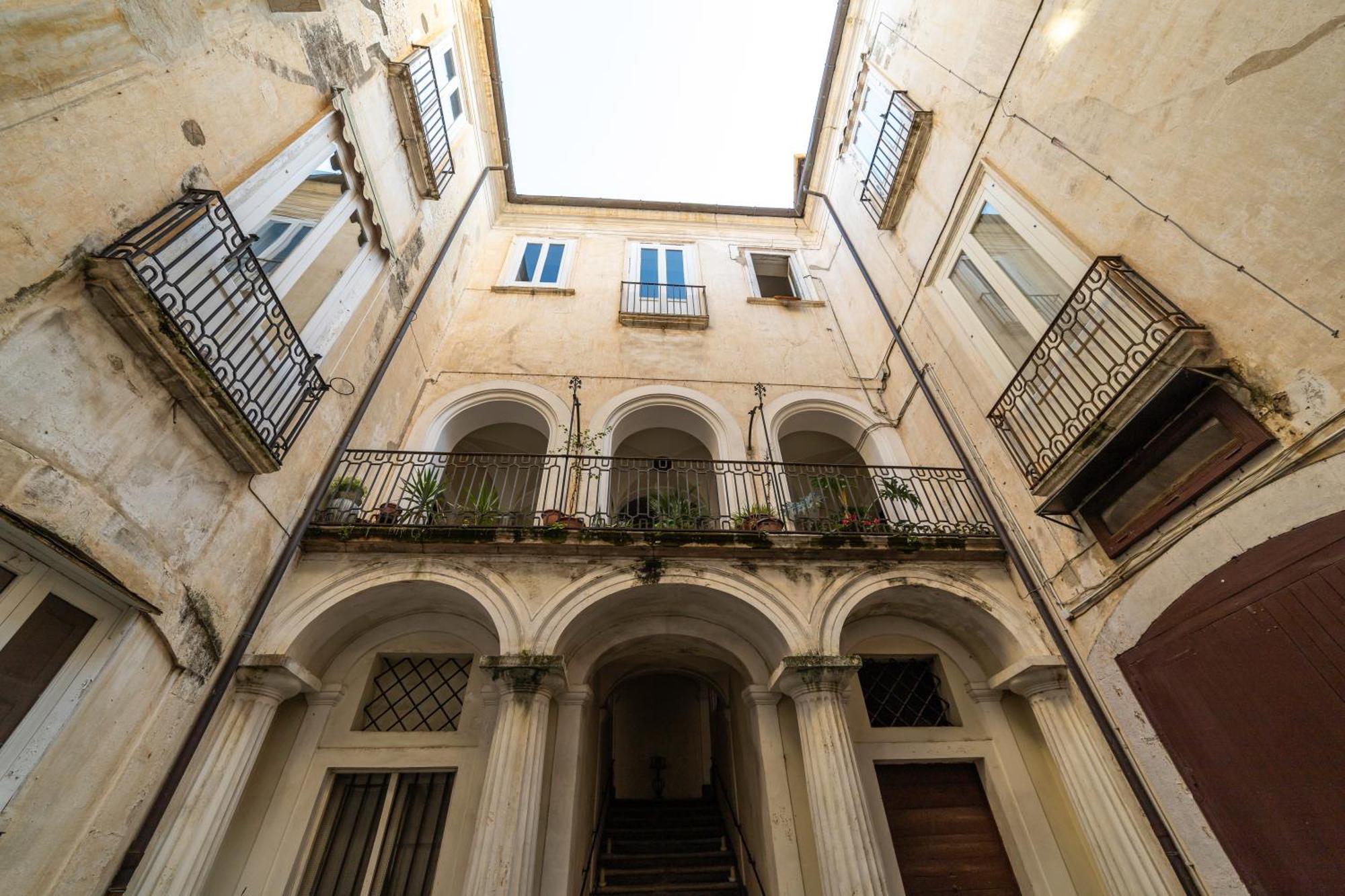 Dimora Storica Giostra Vecchia - Palazzo Grisolia 1809 コゼンツァ エクステリア 写真